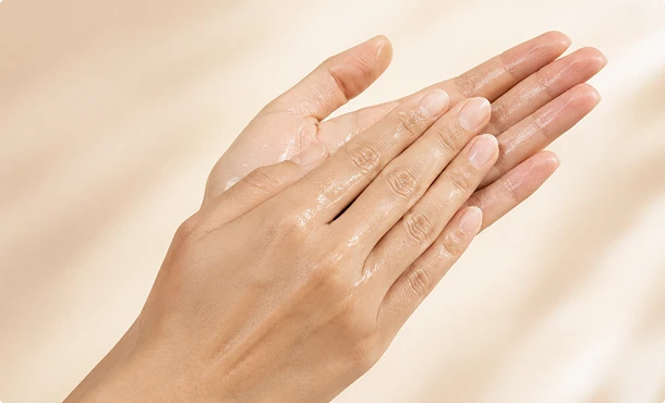 cleans-hands-instantly